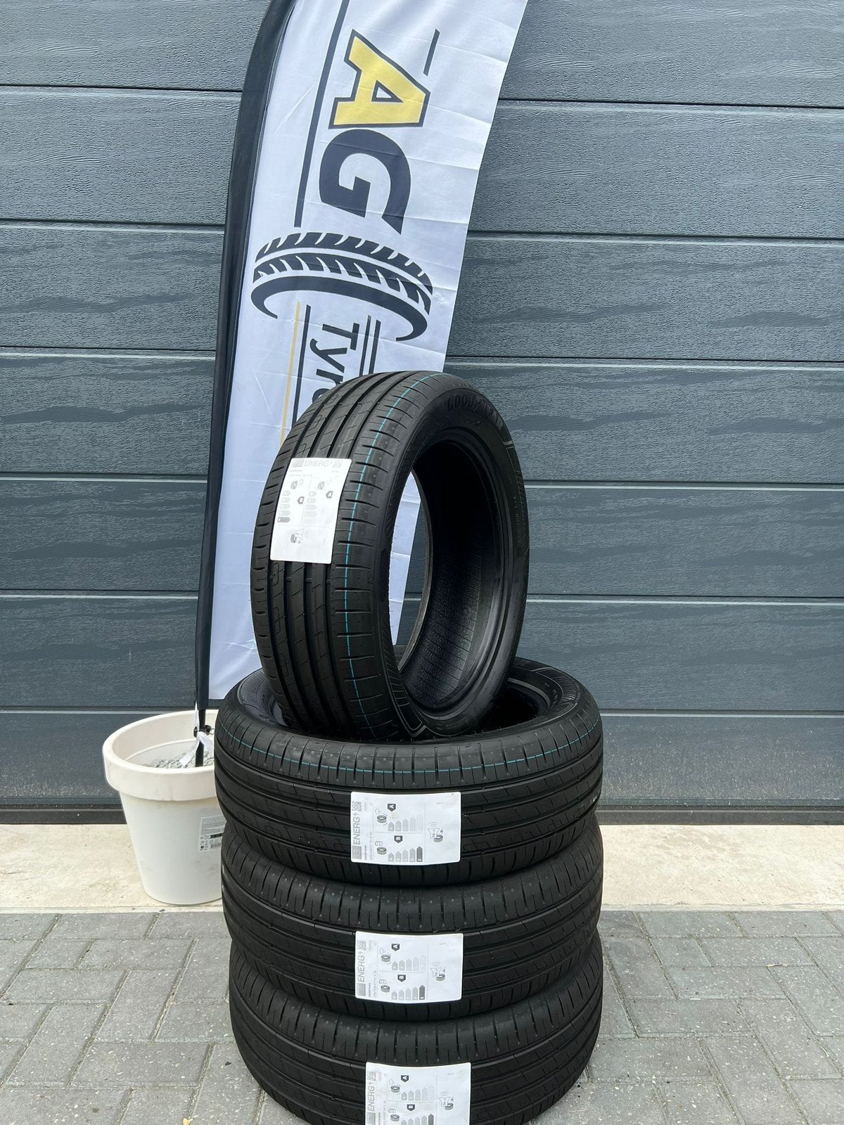 4x 205 55 R17 95V XL Goodyear Efficiëntgrip Performance 2