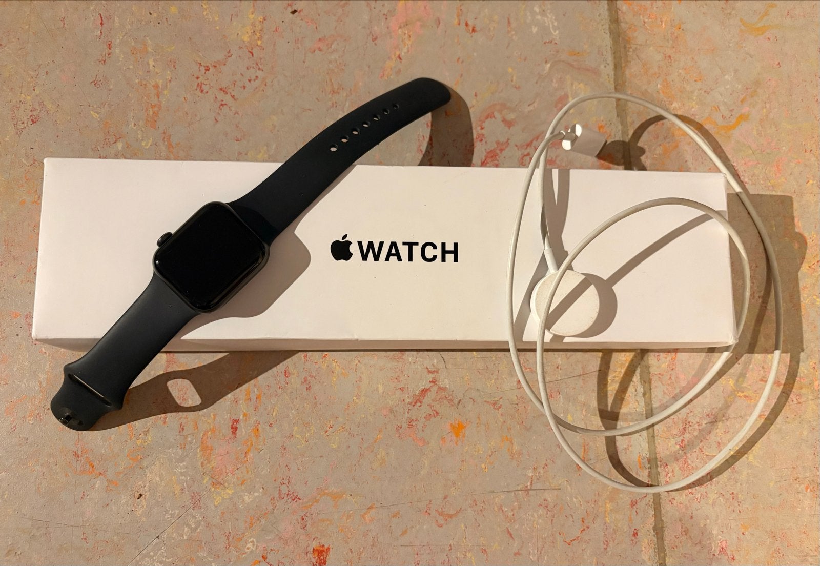 Apple Watch SE (Space Gray Aluminum Case, Midnight Sport Ban, Afstand, Zwart, IOS, Ophalen of Verzenden