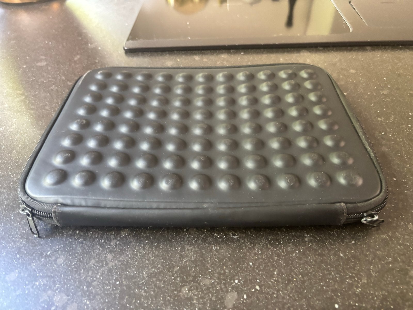 Zwarte beschermhoes voor tablet - Universeel, Ophalen of Verzenden, Gebruikt, 10 inch, Bescherming voor- en achterkant