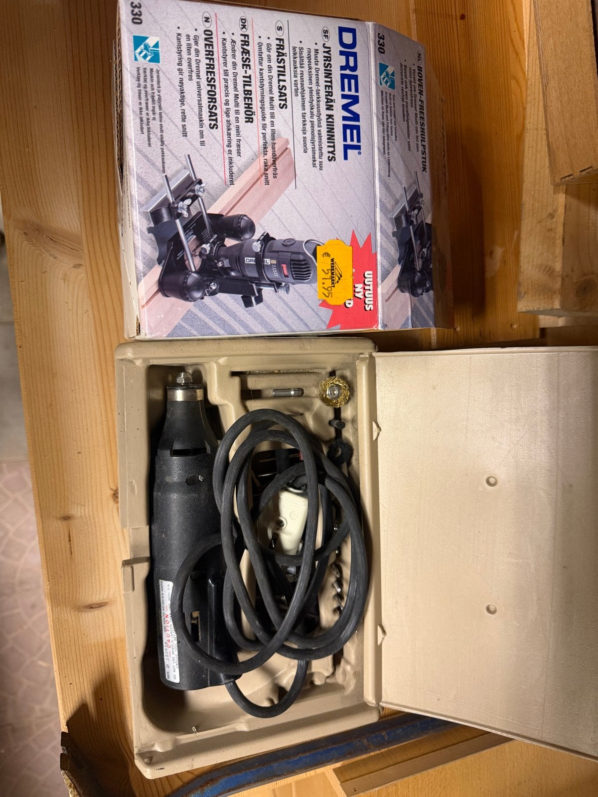 Dremel Moto-Tool Kit met Bovenfreeshulpstuk 330, Ophalen of Verzenden, Gebruikt