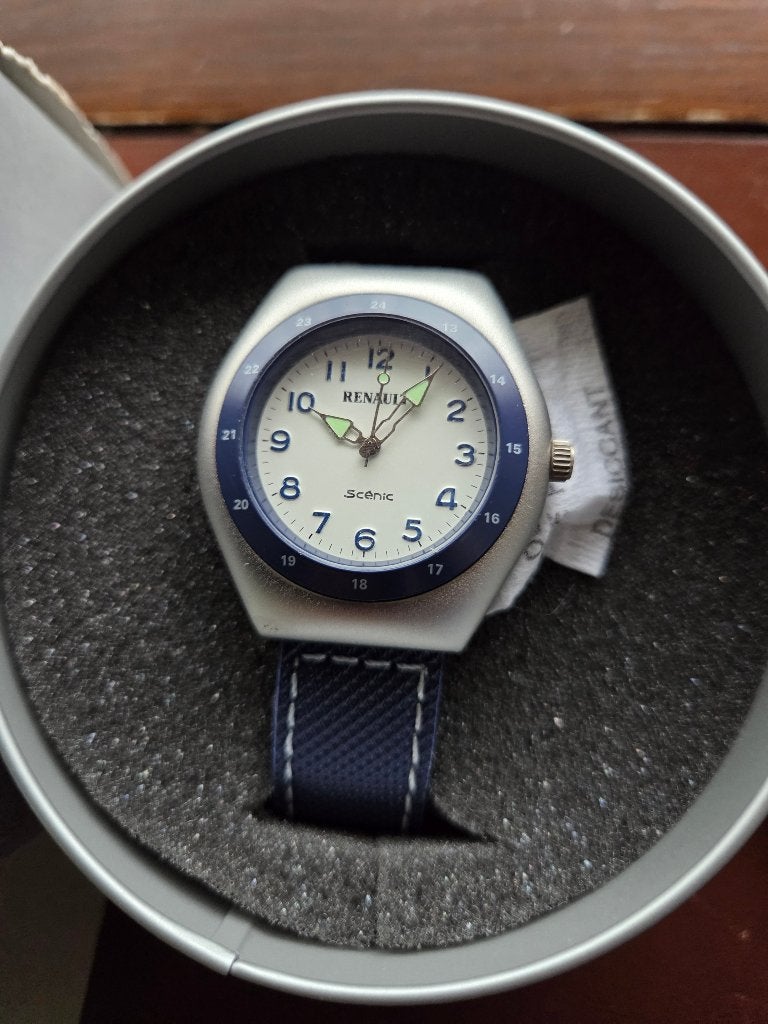 Horloge Renault Scenic in blik en doos, Verzenden, Zo goed als nieuw, Polshorloge, Overige merken