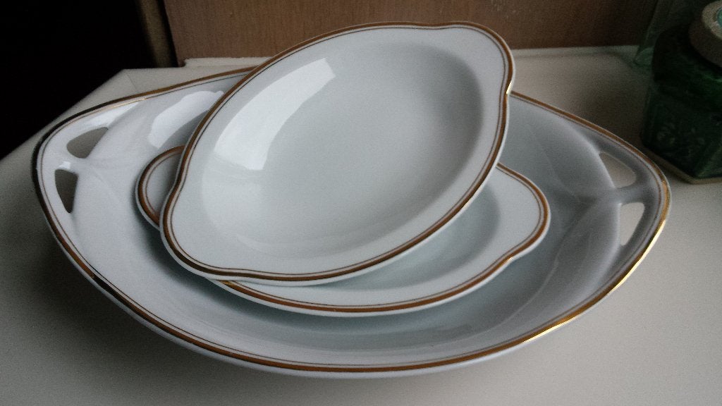 2 brocante broodschaal en 2 zuurschaaltjes met gouden rand, Gebruikt, Ophalen of Verzenden, Schaal of Schalen, Overige stijlen
