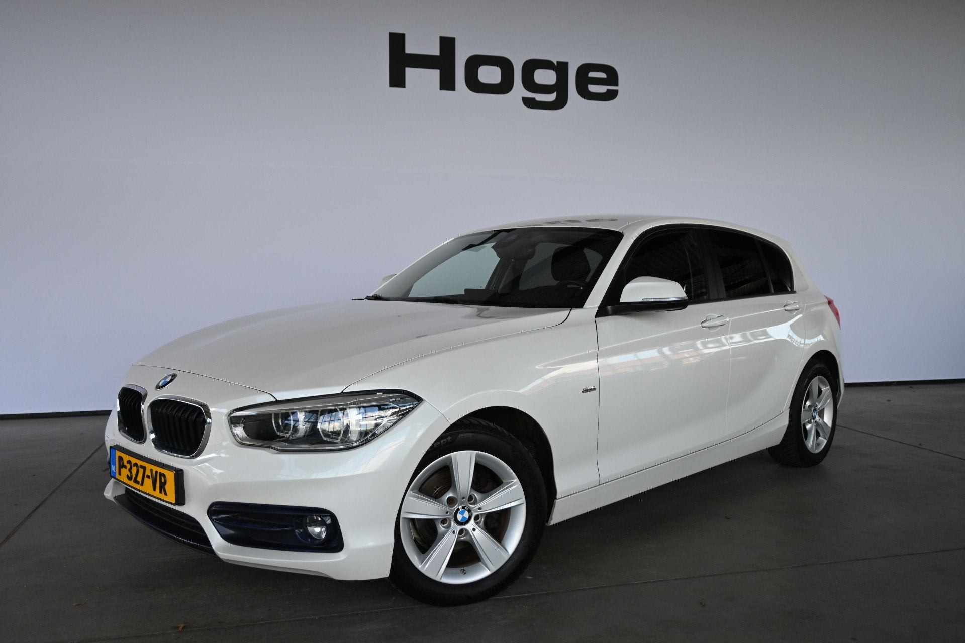 BMW 1-serie 116i Sport Cima Navigatie Pdc Cruise Control LED, Auto's, 1-Serie, Met garantie (alle), Wit, 3 cilinders