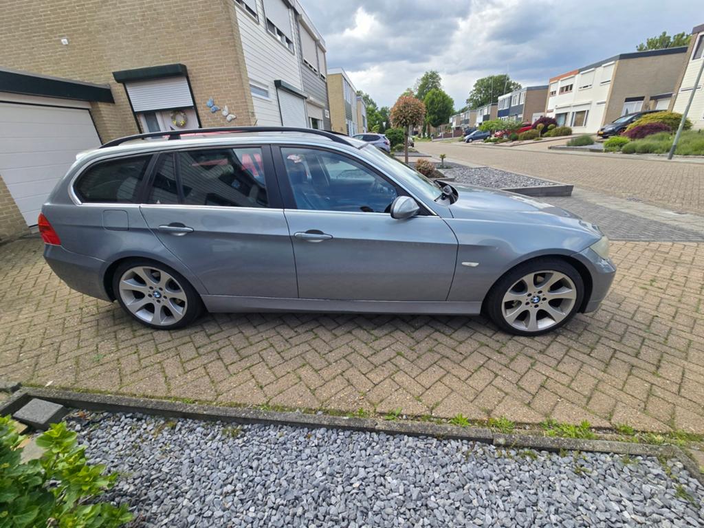 BMW 3-Serie 2.5 I 325 Touring 2006 Grijs, Auto's, BMW, Achterwielaandrijving, Zwart, 2497 cc, 1445 kg
