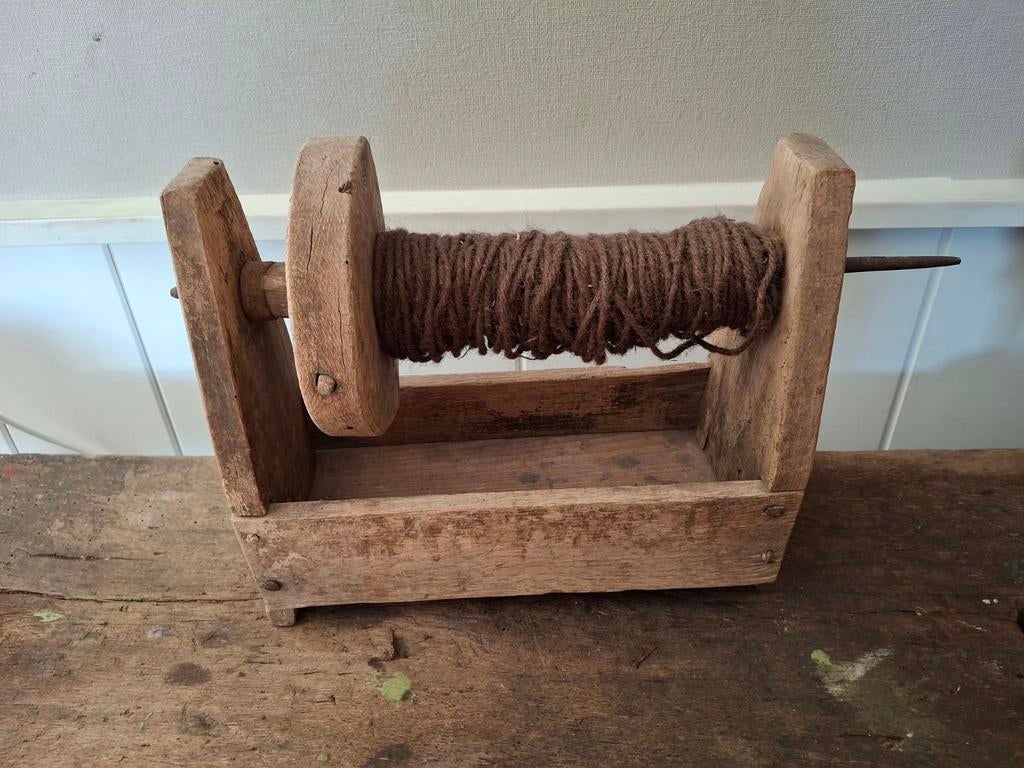 Vintage houten garenkloshouder met wol, Ophalen, Gebruikt, Gereedschap of Toebehoren