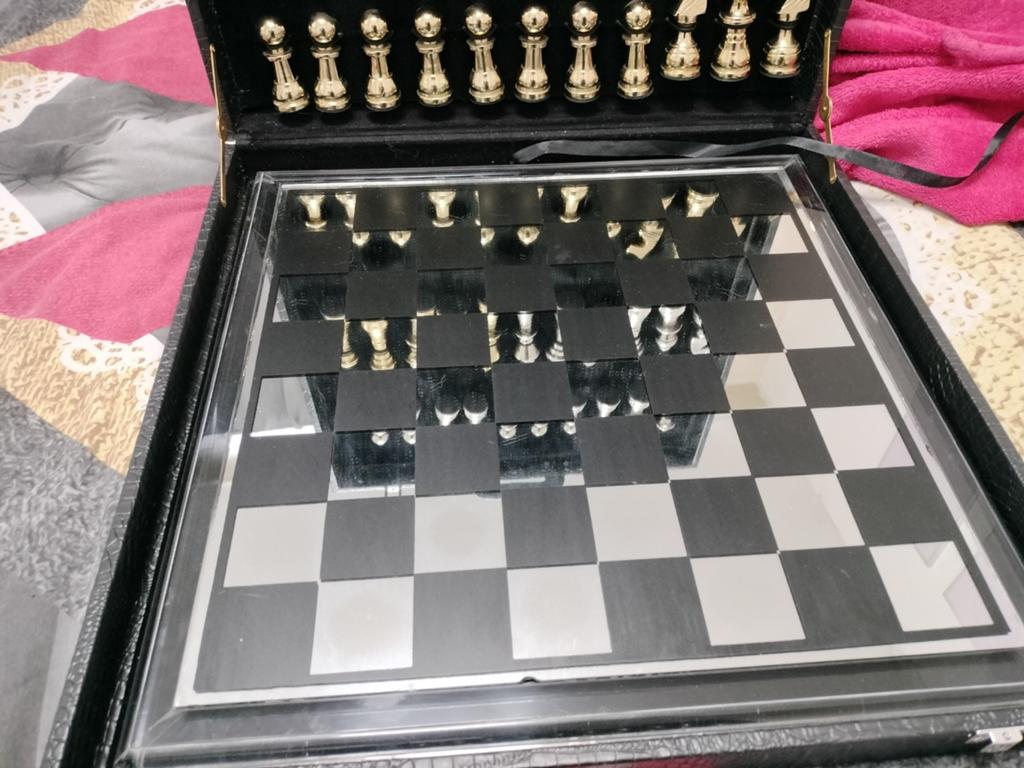 Luxe schaakspel met spiegelend bord en opbergkoffer, Hobby en Vrije tijd, Denksport en Puzzels, Ophalen, Minder dan 500 stukjes