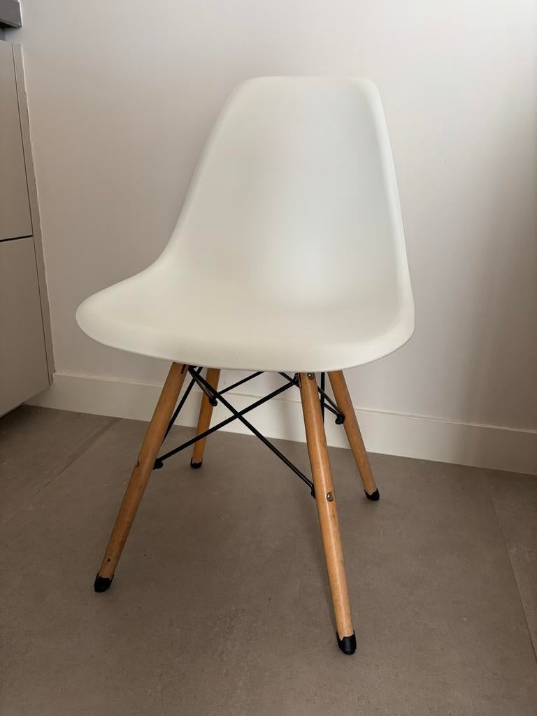 Witte Eames DSW Stijl Stoel met Houten Poten, Ophalen, Gebruikt, Wit, Eén