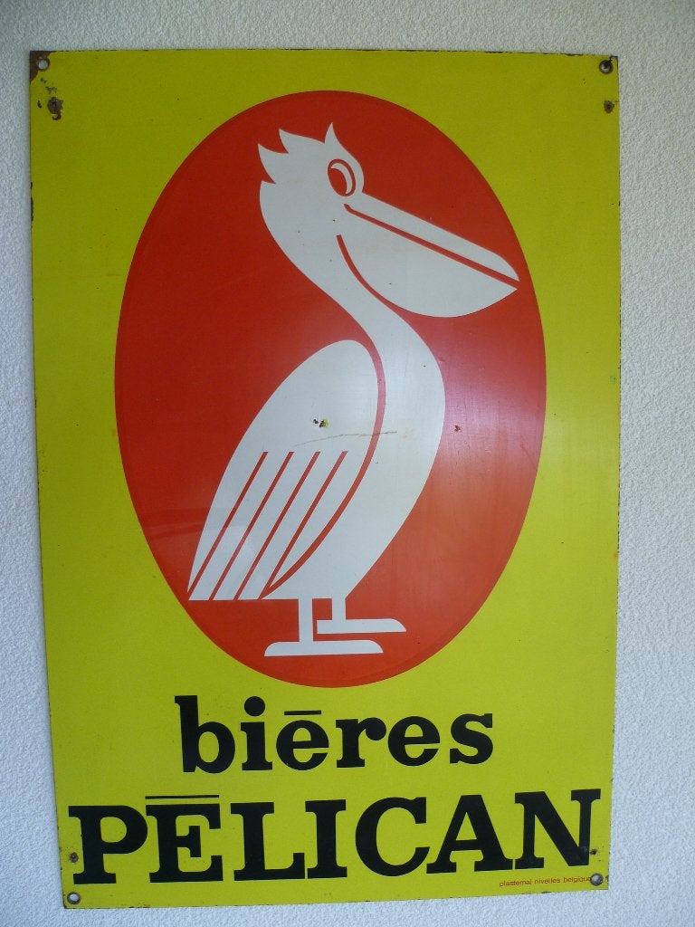 METALEN RECLAMEPLAAT"BIERES PELICAN"UIT JAREN 60, Ophalen of Verzenden, Gebruikt, Reclamebord