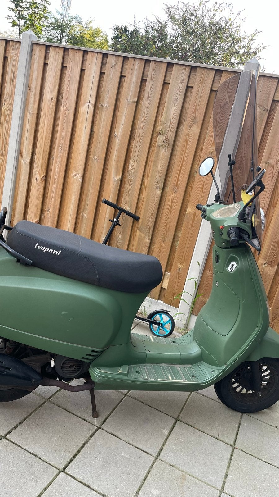 Leopard Scooter - Mat Groen - Zo goed als nieuw, Ophalen, Zo goed als nieuw