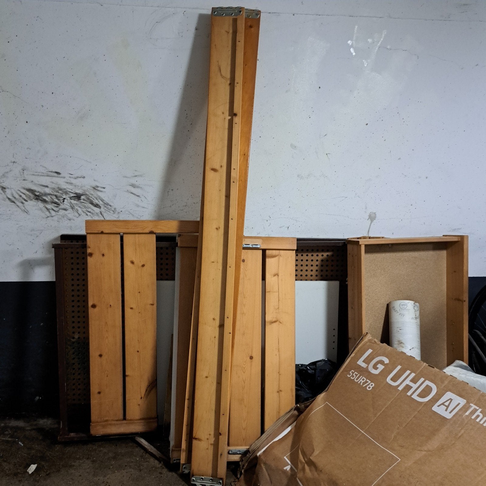 Stevig houten bedframe - Eenvoudig te monteren, Huis en Inrichting, Slaapkamer | Bedden, Ophalen, Gebruikt, Hout