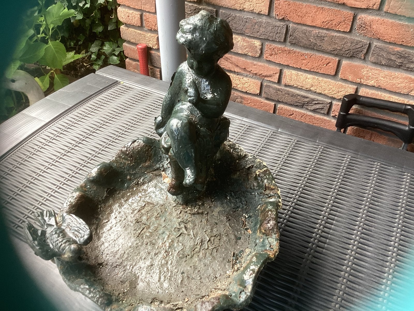 Antieke gietijzeren vogelbad/voerbak met engeltje en vogel, Ophalen