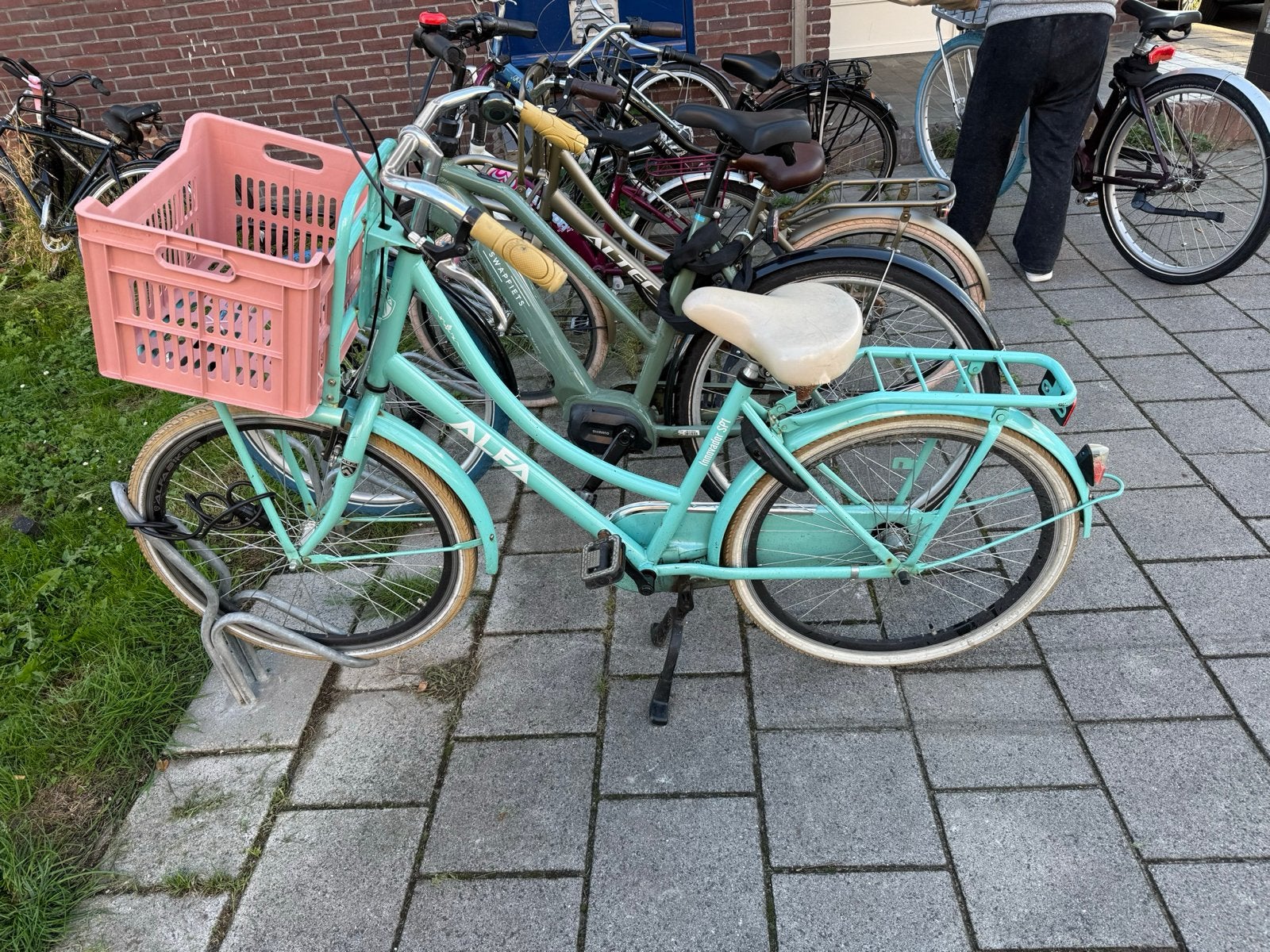 Alfa fiets 26 inch met mandje, Fietsen en Brommers, Gebruikt, Velgrem, Handrem, Ophalen