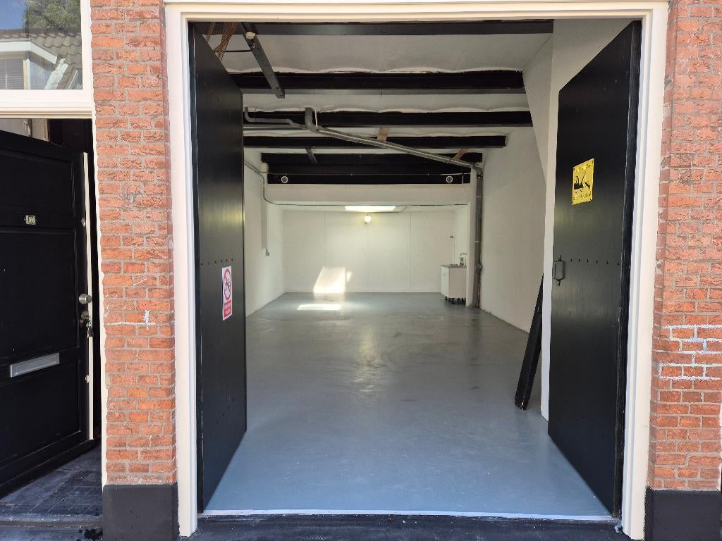 Bedrijfsruimte / garage / opslag 54 m² Den Haag centrum, Zakelijke goederen, Bedrijfs Onroerend goed, 54 m², Huur, Bedrijfsruimte