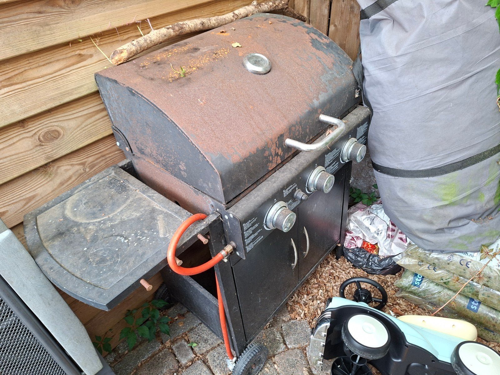 Gasbarbecue - roestig maar werkt nog prima, Ophalen, Gebruikt, Onbekend
