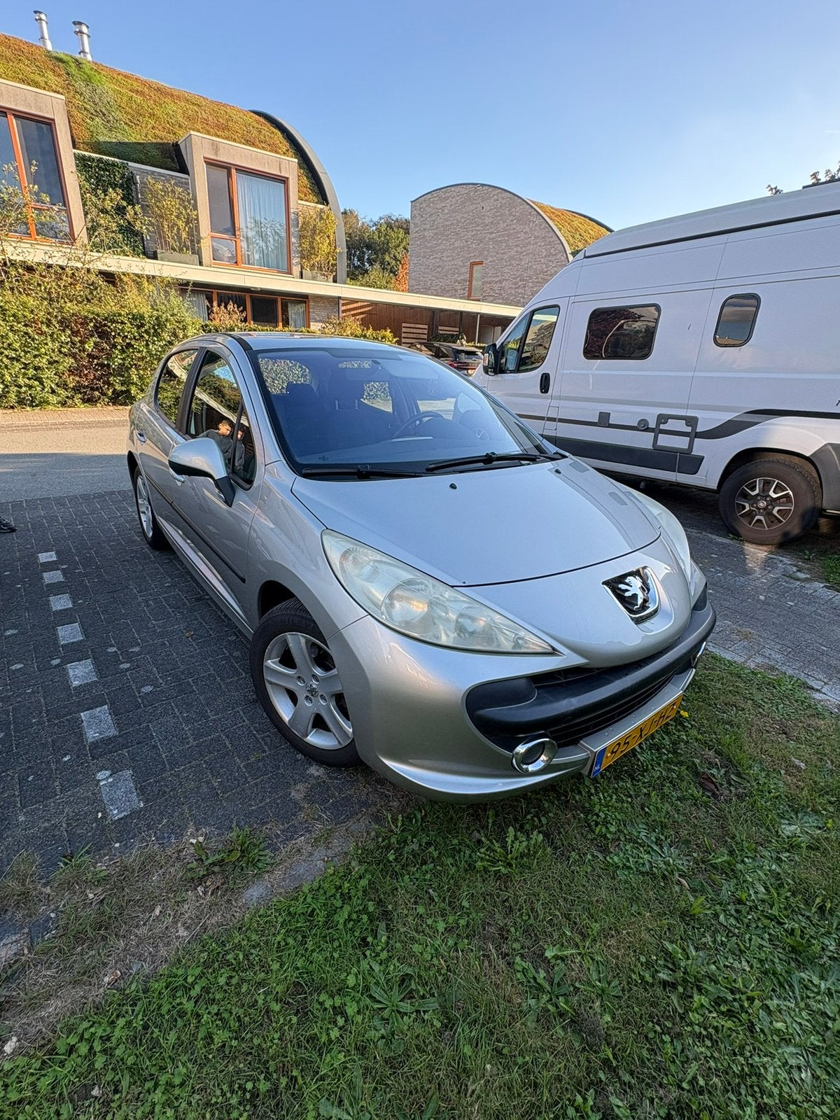 Peugeot 207 1.6  16V 5DRS 2007 Grijs Airco Topstaat!, Auto's, Voorwielaandrijving, Handgeschakeld, 1587 cc, Zilver of Grijs