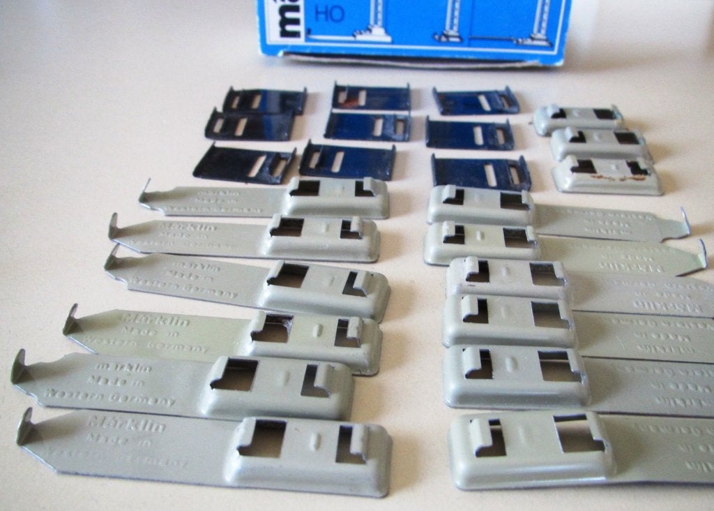 Märklin H0 sokkels voor de bovenleidingmasten 12+3+9, Wisselstroom, Gebruikt, Rails, Ophalen of Verzenden