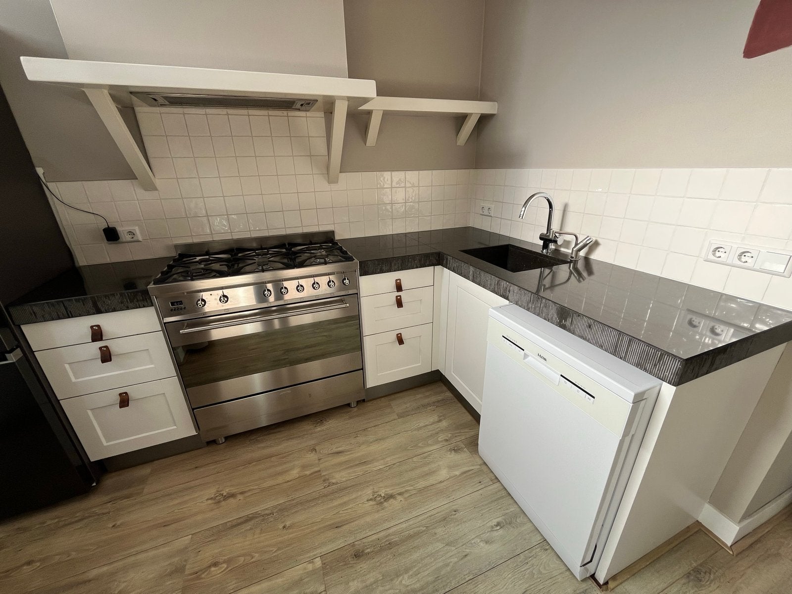 Landelijke keuken met natuursteen blad en Smeg fornuis, Ophalen, Gebruikt, Wit, Hoekkeuken