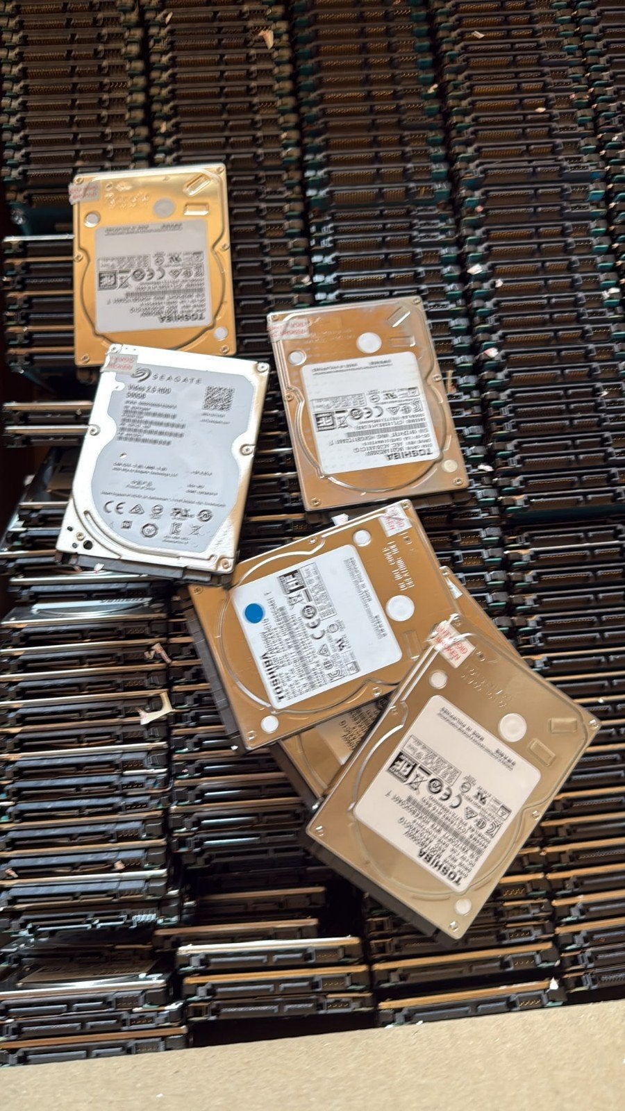 GEZOCHT PARTIJ HDD 2.5 SATA,  320GB,  250GB, Computers en Software, Harde schijven, Ophalen, Desktop