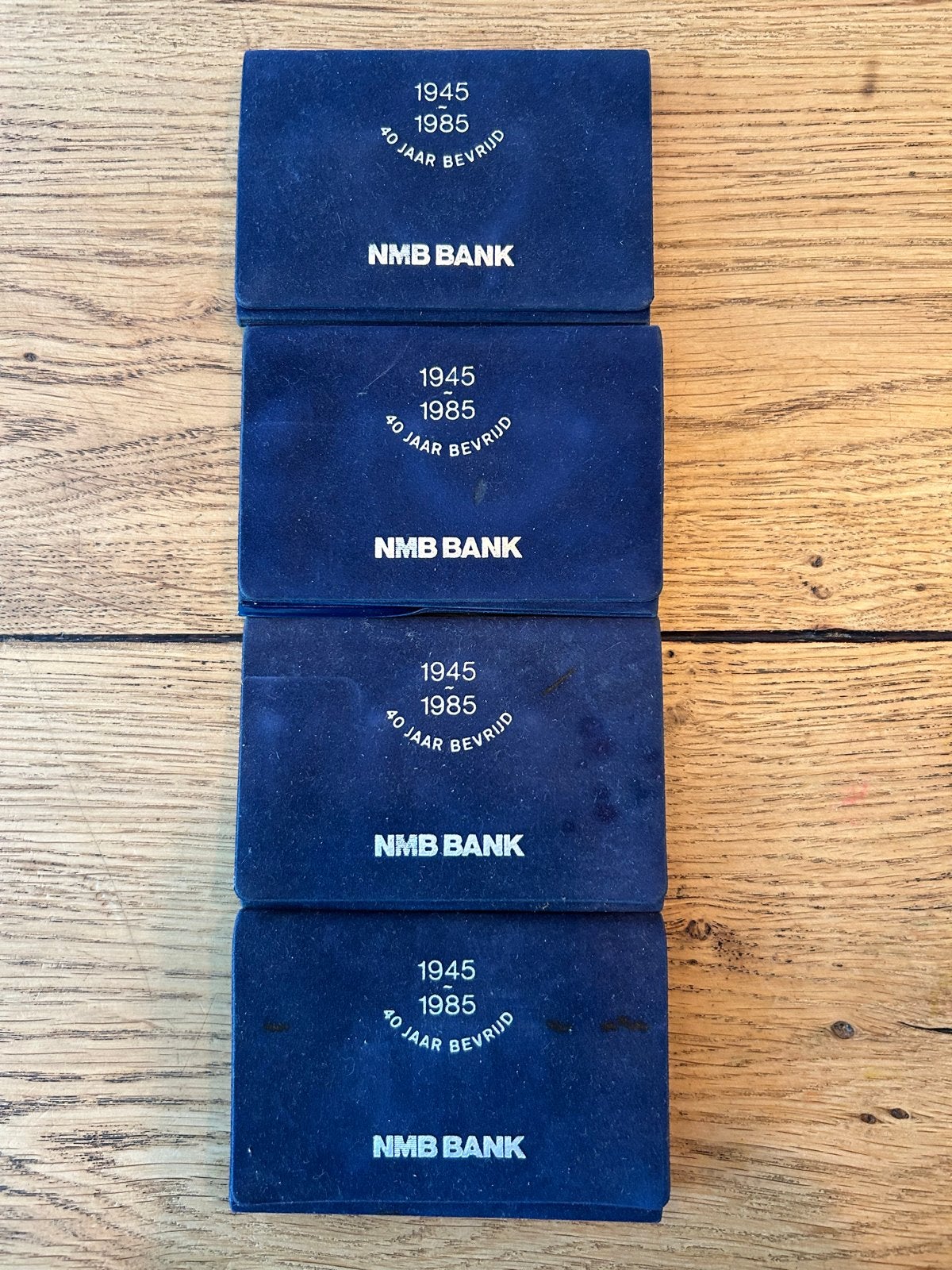 NMB Bank 40 Jaar Bevrijd Herdenkingspenning 4 x 1945-1985, Koningin Juliana, Setje, Zilver, Overige waardes