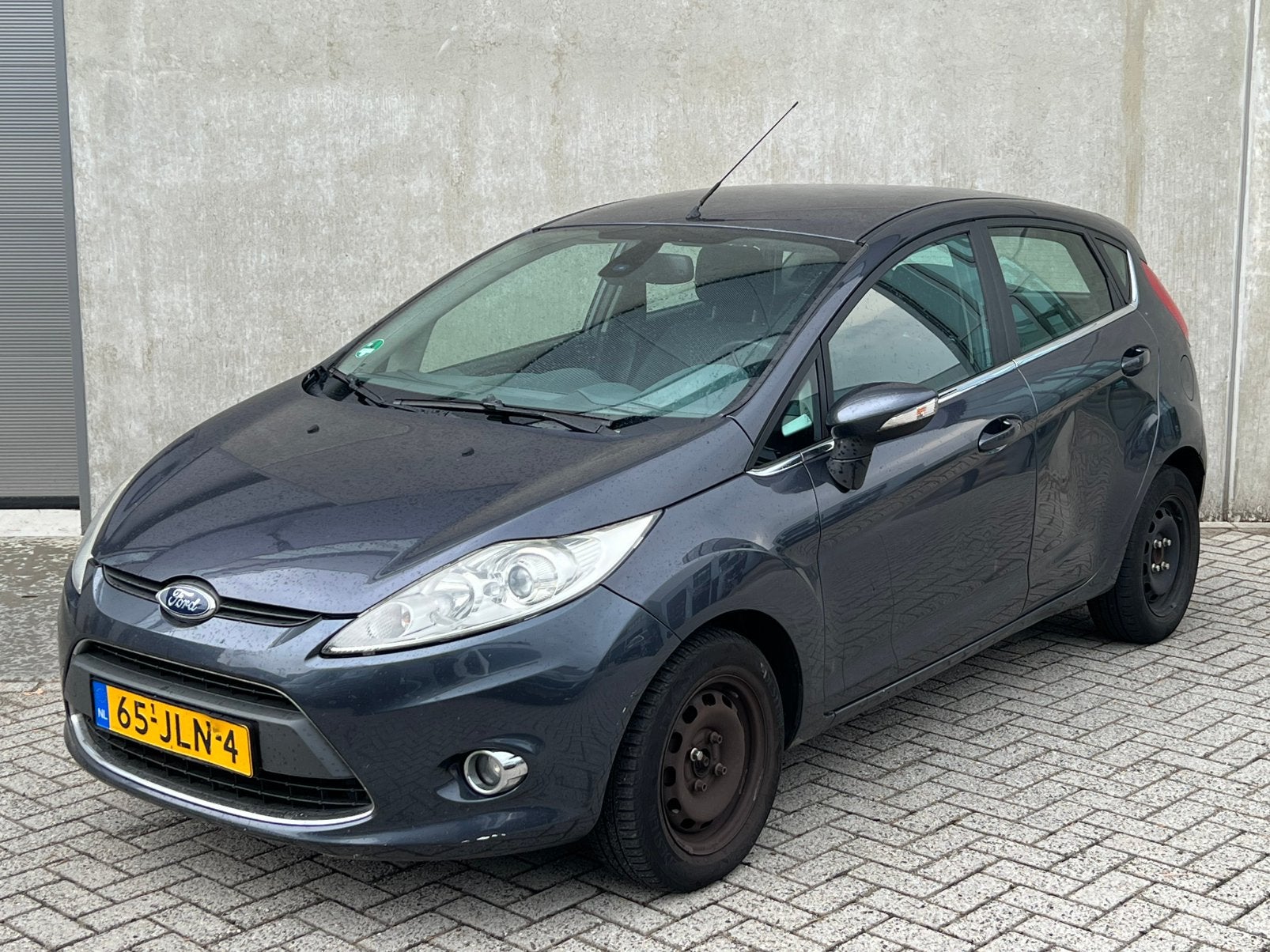 Grijze Ford Fiesta 1.6 Benzine 5-Deurs/Airco/Rijdend!, Voorwielaandrijving, 1596 cc, Stof, 40 €/maand