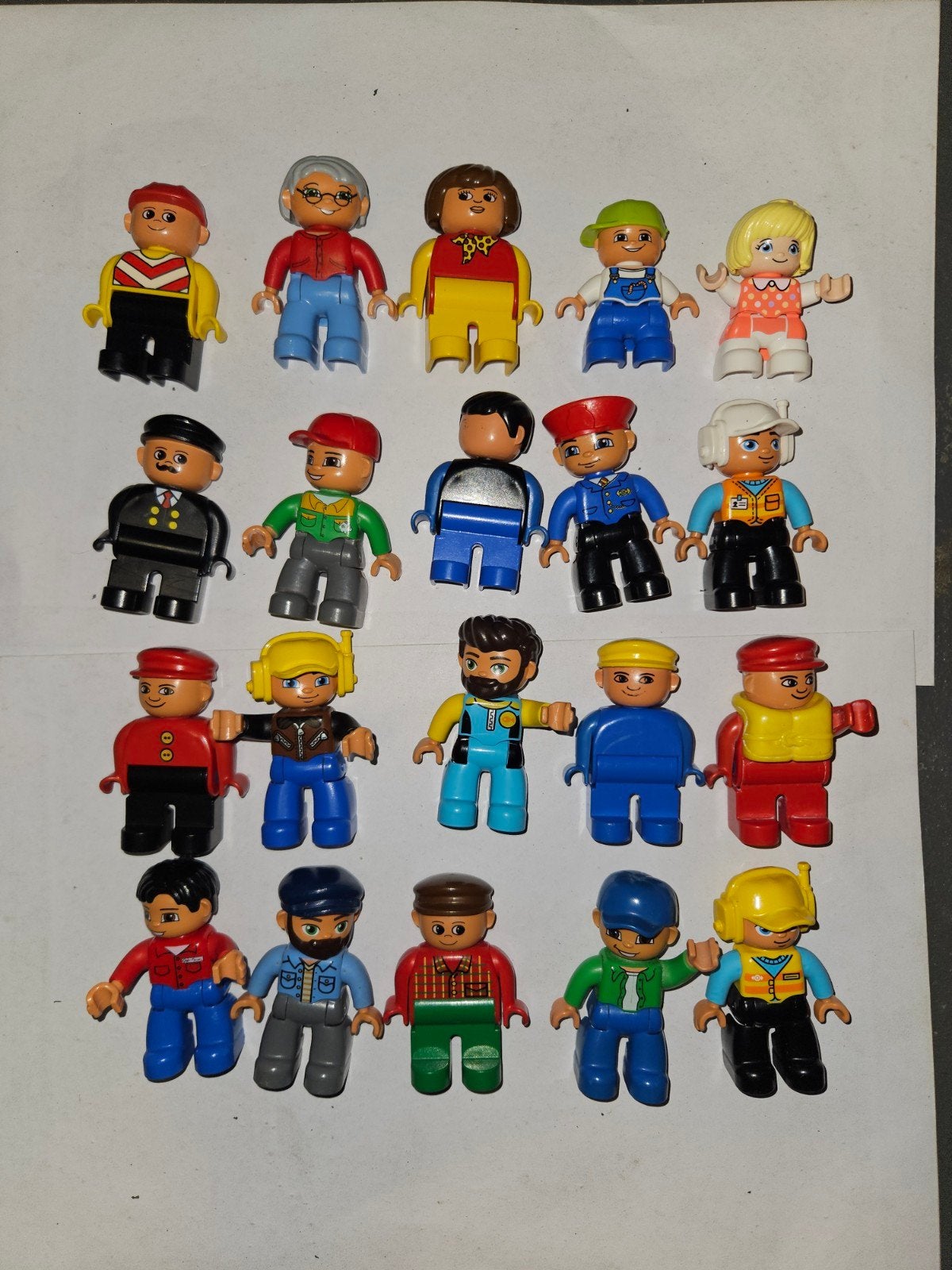 Duplo 20 poppetjes, Kinderen en Baby's, Speelgoed | Duplo en Lego, Ophalen of Verzenden, Duplo