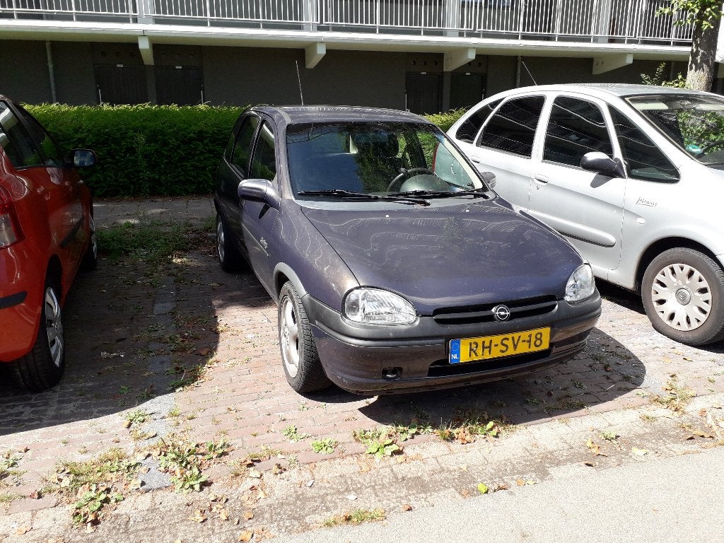 Opel Corsa 1.2i 1997 - Sportief uitgevoerd – NIEUWE APK, Auto's, 40 €/maand, 4 cilinders, 450 kg, Zwart