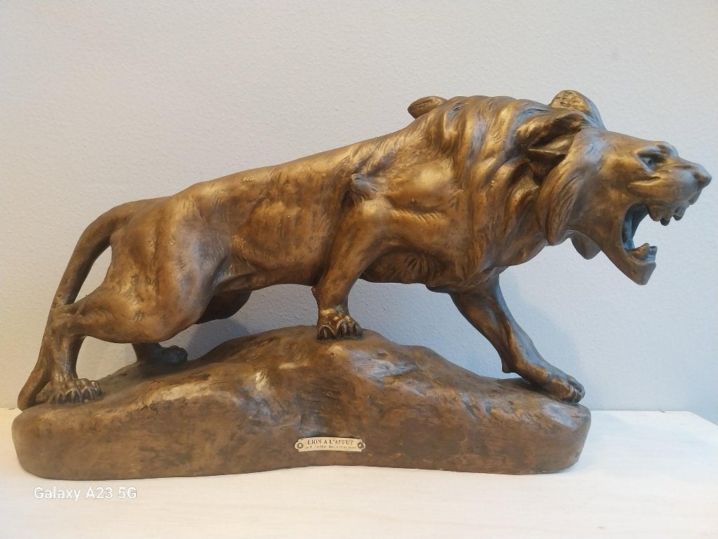 Grote Franse leeuw Lion à l’Affût naar T. Cartier, Art deco, Gips, Zoogdier, Bruin