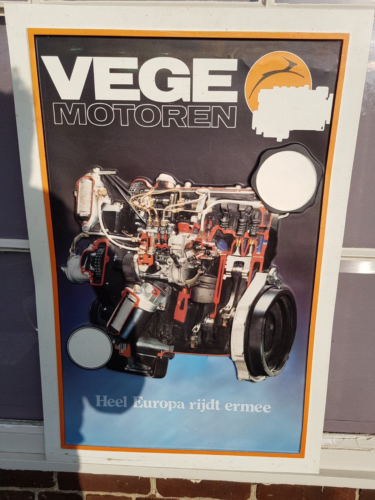 Antieke VEGE MOTOREN reclameplaat  "Heel Europa rijdt ermee", Ophalen of Verzenden
