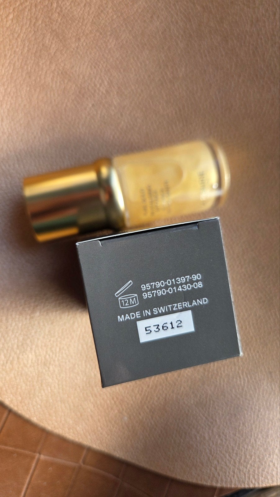 Foto 3 van La Prairie Pure Gold Revitalising Essence 20ml