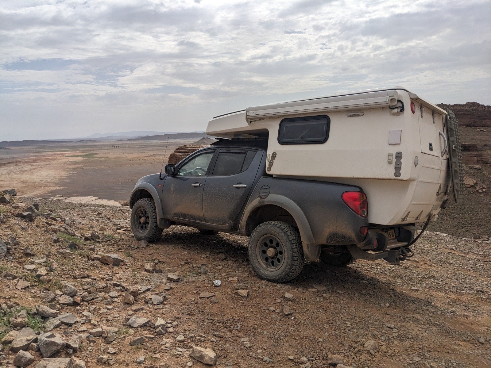 Mitsubishi L200 Overlander 4x4 met Mono-One camperunit, Airbags, Tot en met 2, Imperial, Diesel