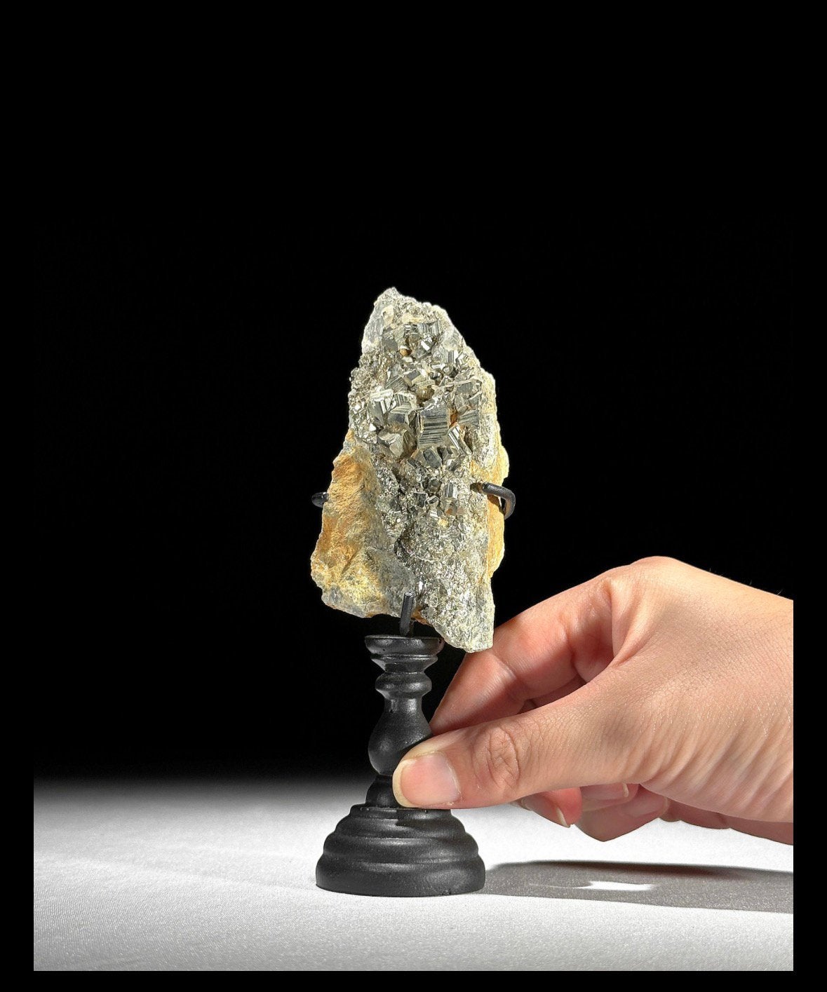Pyriet cluster op standaard, Ophalen of Verzenden, Mineraal