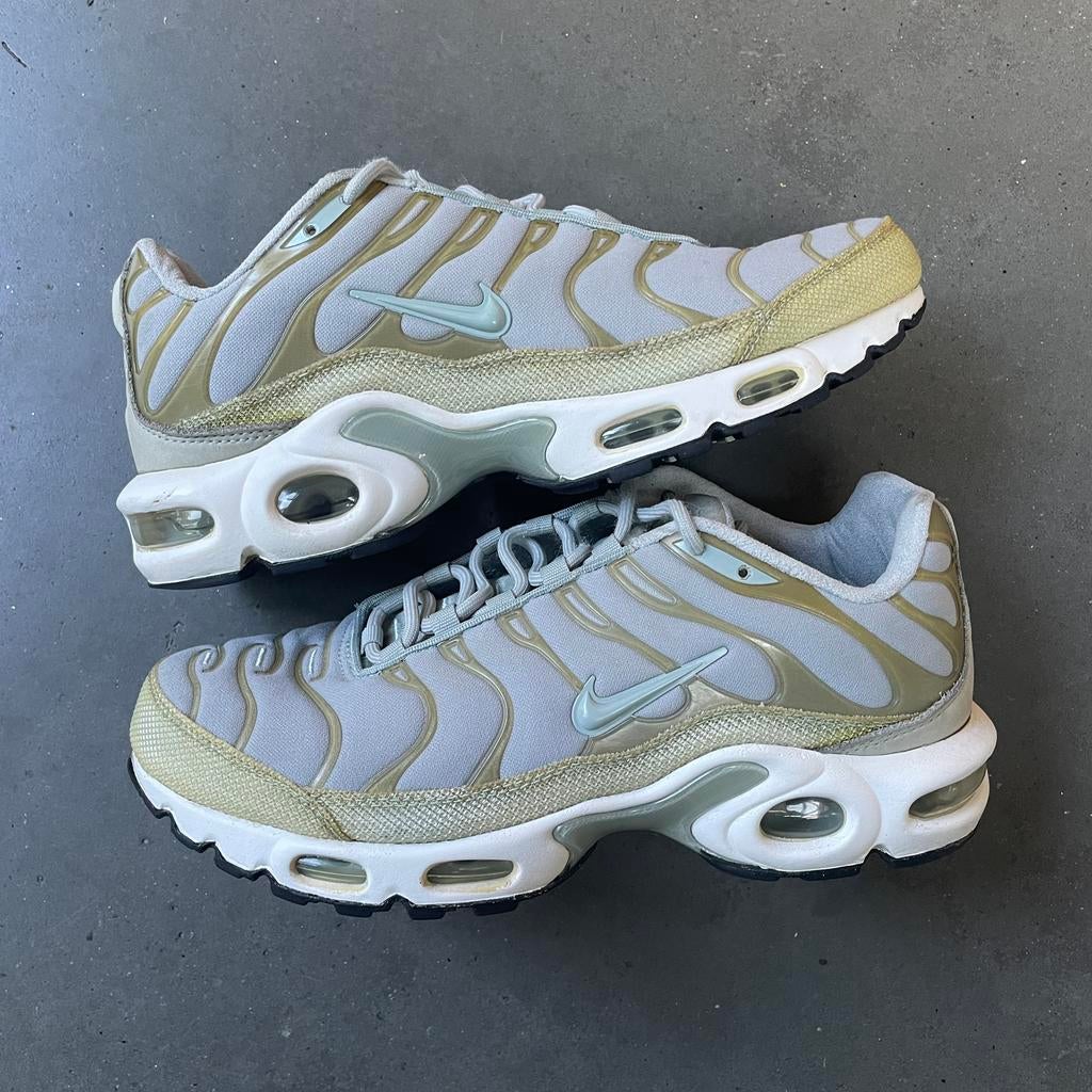 Nike Tn Tuned Air Max Plus Premium Green groen grijs 38.5, Ophalen of Verzenden, Zo goed als nieuw, Grijs, Sneakers of Gympen