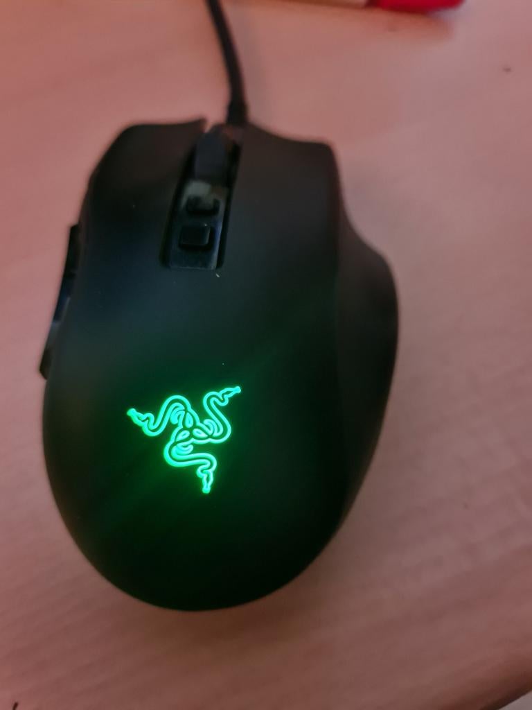 Tekoop zeer goede muiz van razer v2 Pro. Bieden, Computers en Software, Muizen, Ophalen, Zo goed als nieuw