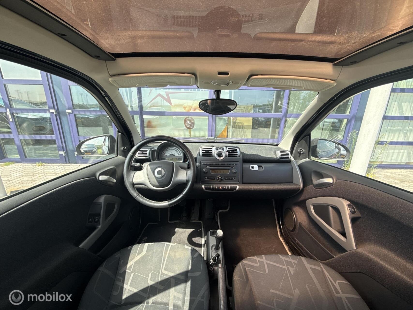 Smart fortwo coupé 1.0 Passion| Automaat| Elek-Pakket| Pano, Auto's, Achterwielaandrijving, Gebruikt, 18 €/maand, Zwart