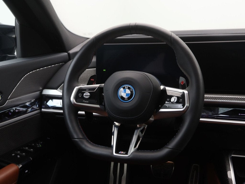 BMW 7 Serie M760e xDrive (bj 2025, automaat), Auto's, BMW, Automaat, Met garantie (alle), Overige brandstoffen, Leder