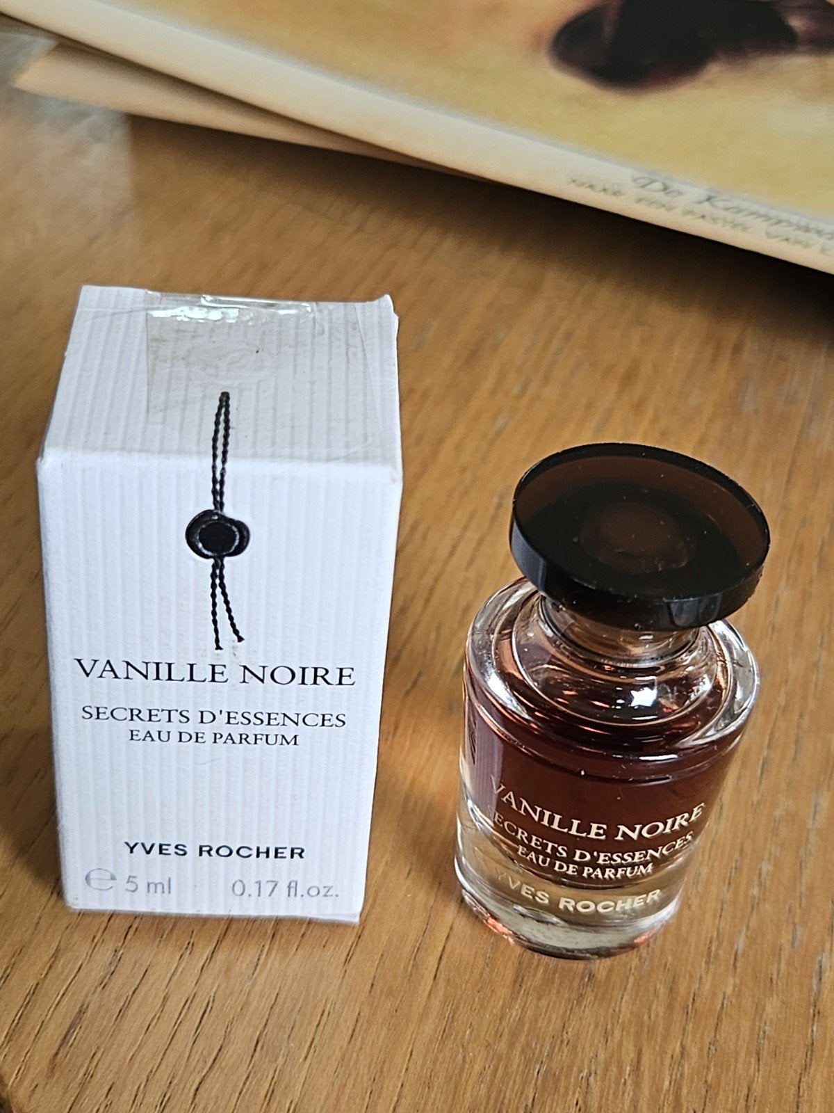 Yves Rocher Vanille Noire Eau de Parfum 5ml, Verzamelen, Ophalen of Verzenden, Nieuw