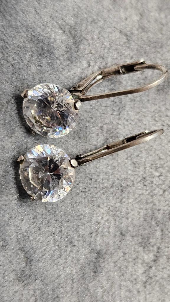 Zilveren oorbellen met hangertje met kristal steentje, Sieraden, Tassen en Uiterlijk, Oorbellen, Met kristal, Ophalen of Verzenden