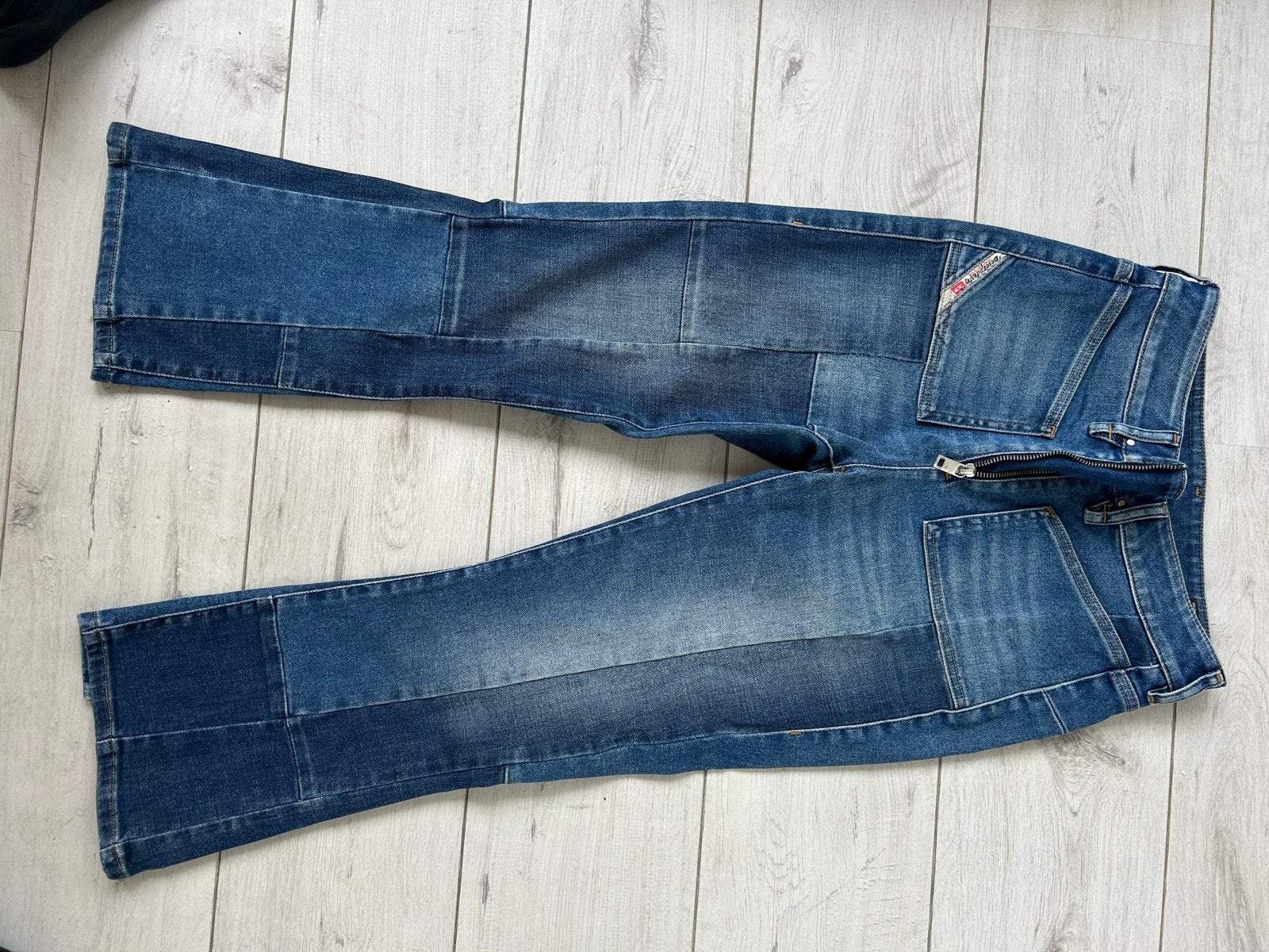 Diesel spijkerbroek maat 27, Ophalen of Verzenden, Gedragen, Blauw, W27 (confectie 34) of kleiner