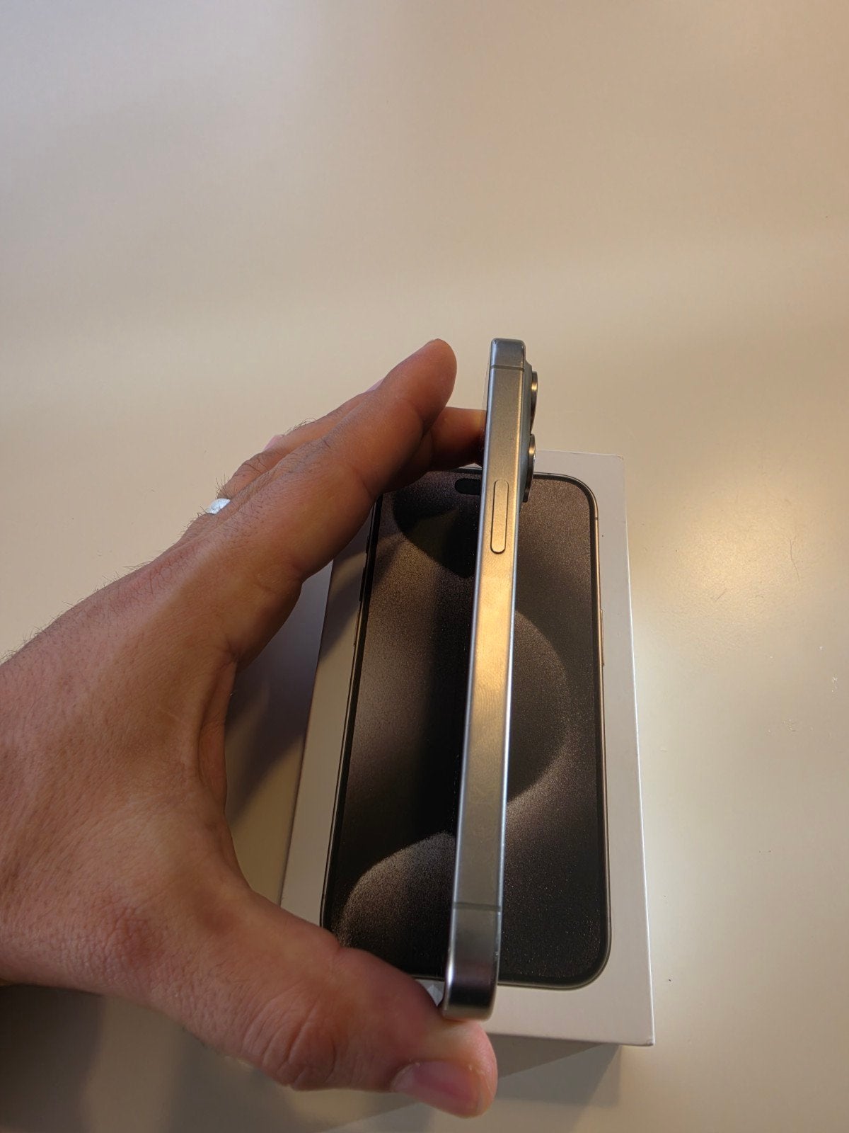 Foto 5 van Apple iPhone 15 Pro - Zo goed als nieuw