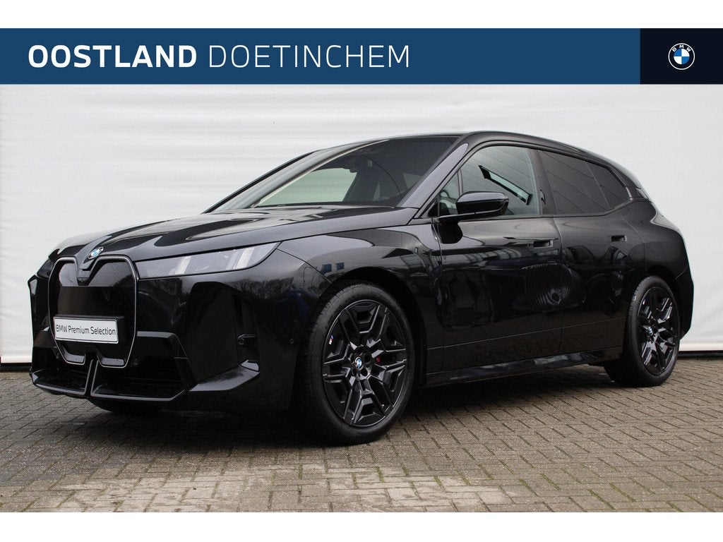 BMW iX xDrive45 M Sport / Trekhaak / Comfort Access / Adapti, Auto's, BMW, Automaat, Gebruikt, Zwart, Met garantie (alle)
