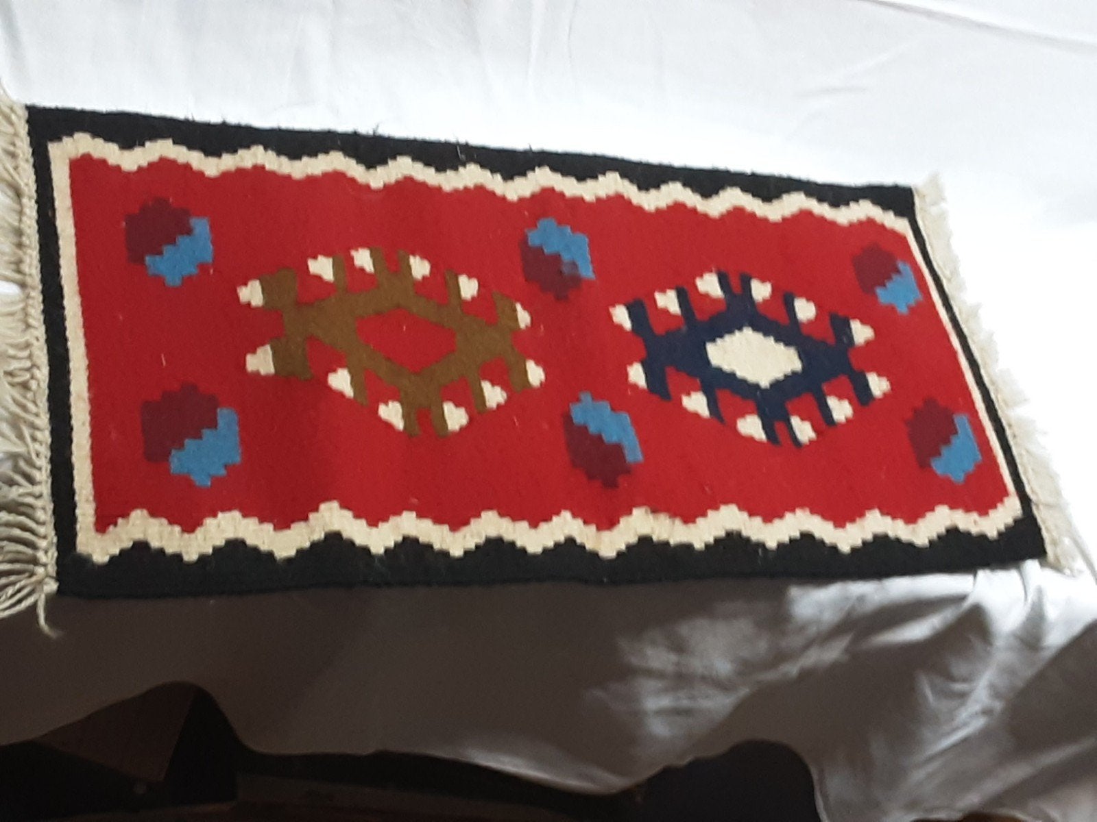 Vintage handgeweven rood kleedje met patronen, Huis en Inrichting, Stoffering | Tapijten en Kleden, Vintage, Traditioneel, Handgeweven