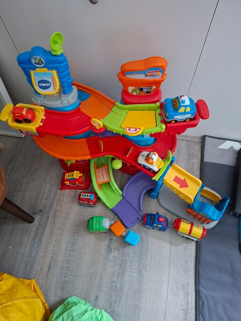 Toet toet auto's garage, Ophalen, Zo goed als nieuw, 2 tot 4 jaar