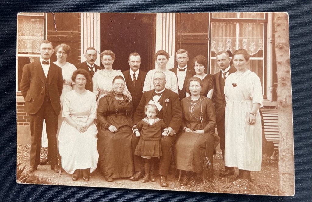 fotokaart van Hardinxveld , Familie kiekje., Verzenden, 1920 tot 1940, Zuid-Holland