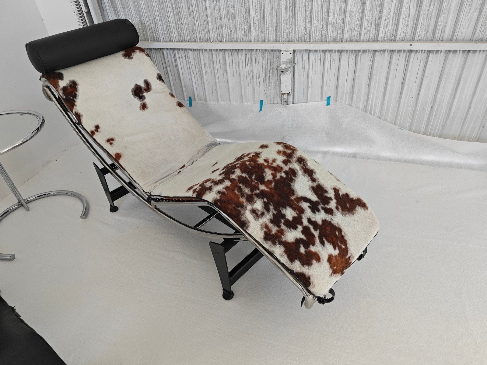 Chaise Longue based op de LC4 van Le Corbusier (Koeienprint), Ophalen, Gebruikt, Eenpersoons, Minder dan 150 cm
