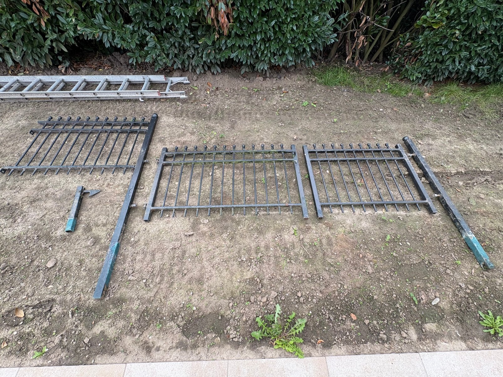 Hekwerk / poort voor bij de oprit, Ophalen, Met poort, Gebruikt, Spijlenhekwerk