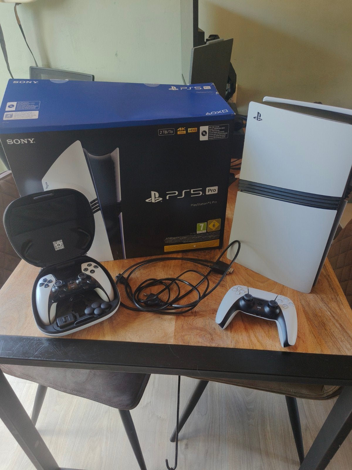 PlayStation 5 Pro 2TB met disc drive én 2 controllers