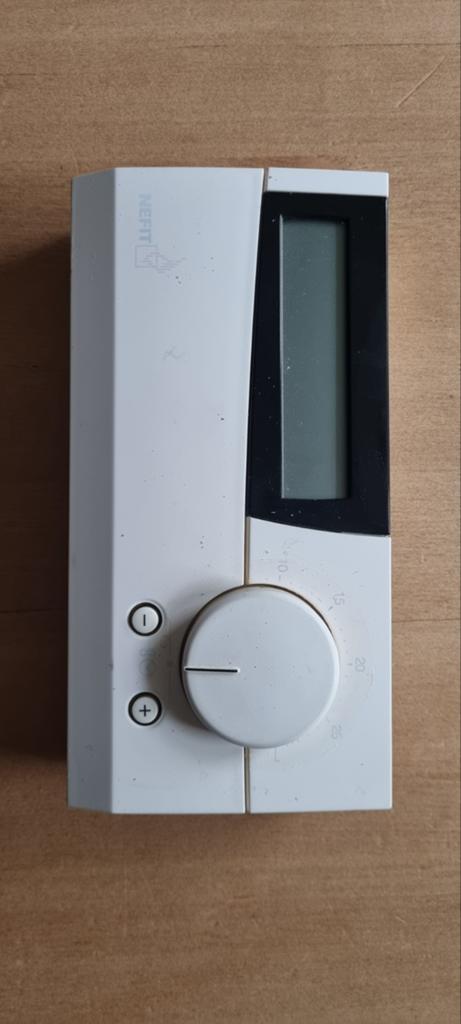 Nefit Kamerthermostaat met display en draaiknop, Ophalen of Verzenden, Gebruikt