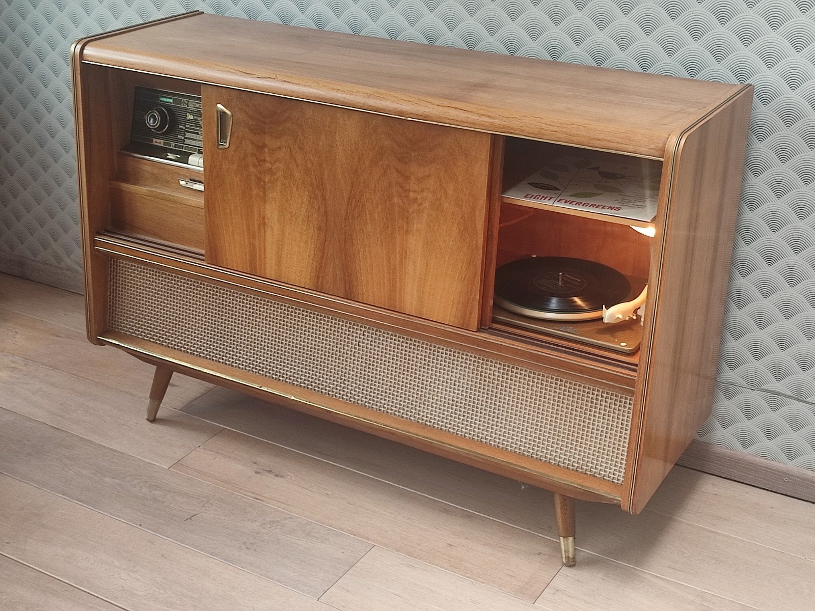 Radiomeubel Saba Lindau 100 aut. uit 1960.   Gerestaureerd, Ophalen