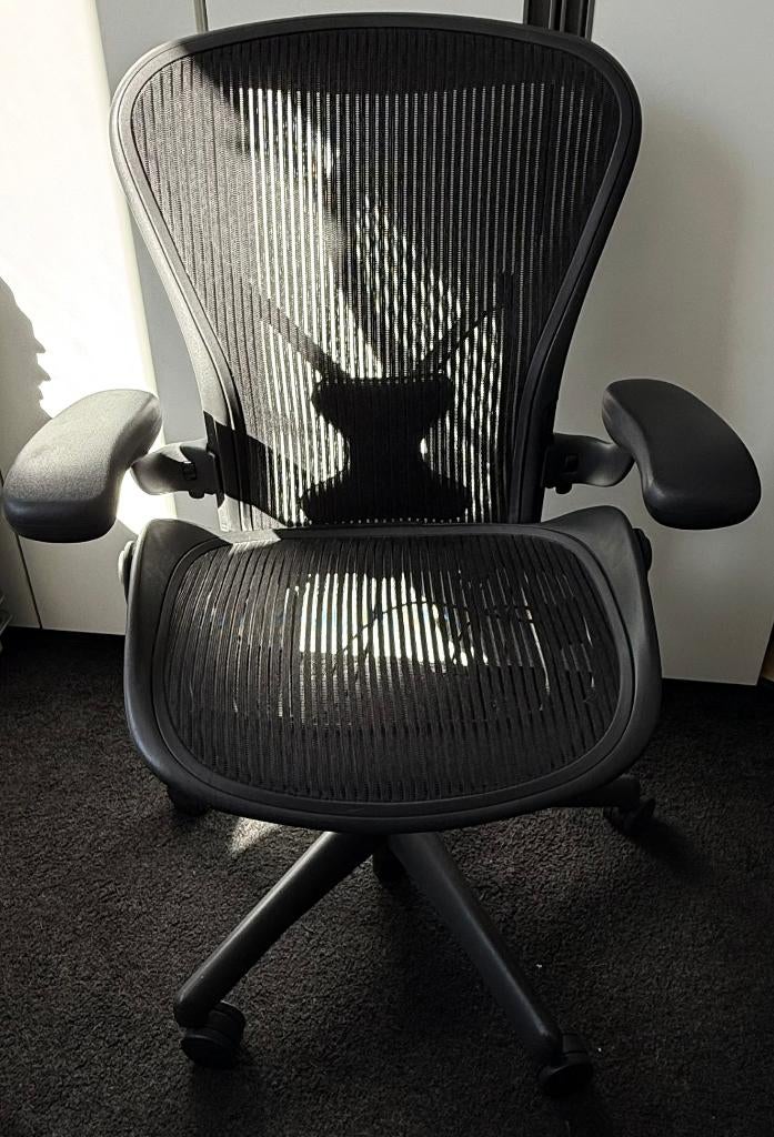 Herman Miller Aeron Classic Graphite (2 stuks), Ophalen, Gebruikt, Zwart, Bureaustoel