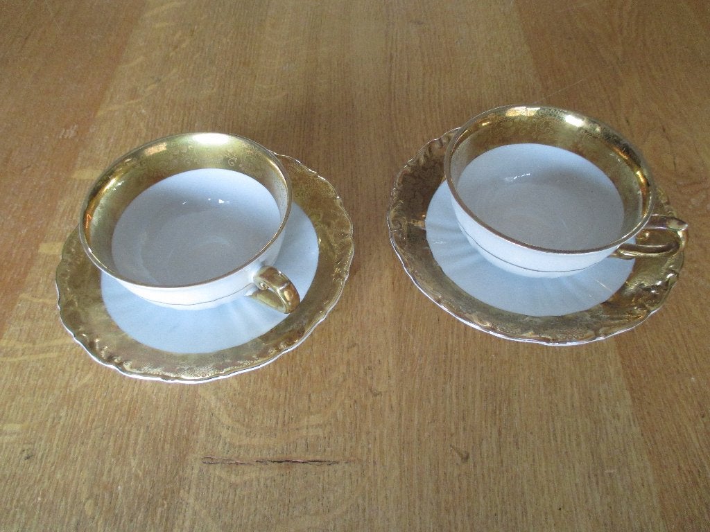 2 kopjes met schotel ( merk "Bavaria nr.8" ), Verzamelen, Ophalen of Verzenden, Zo goed als nieuw, Porselein, Kop en/of schotel